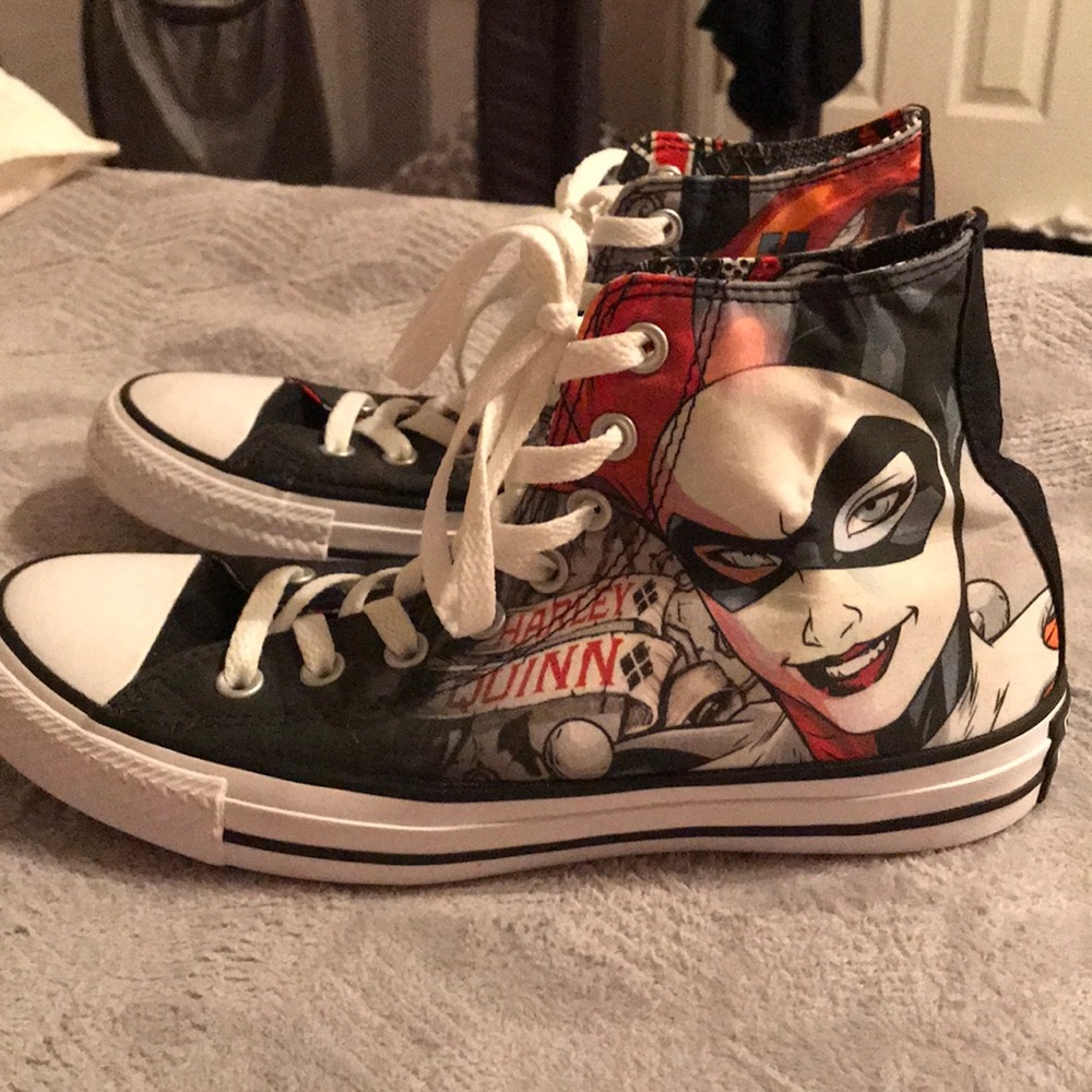 Harley Quinn converse